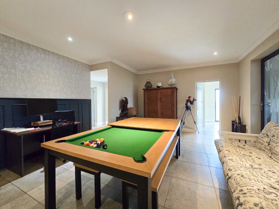 5 Bedroom Property for Sale in Stilbaai Oos Western Cape